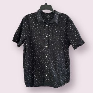 Urban Pipeline Black with gold triangles button down size large‎